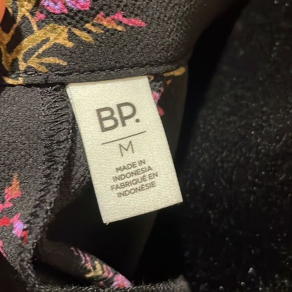 BP Mock Neck Floral Blouse, Size M - Picture 7 of 9